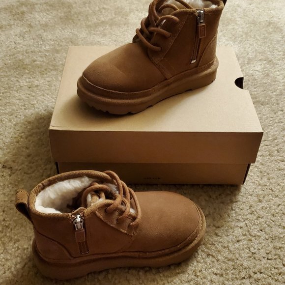 UGG - Picture 3 of 4